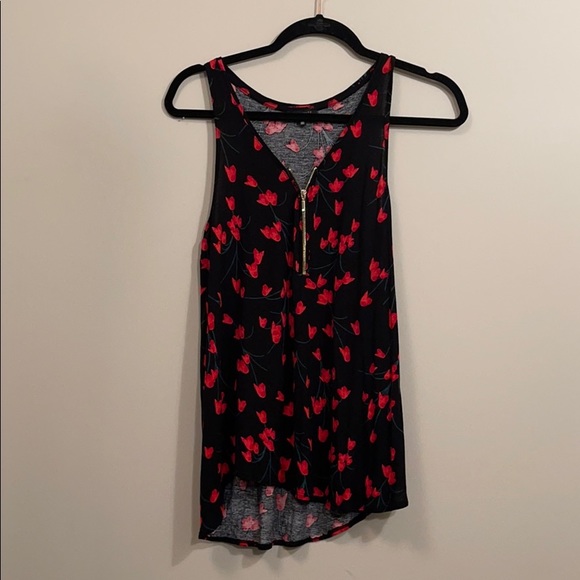 black tank top - Picture 1 of 4